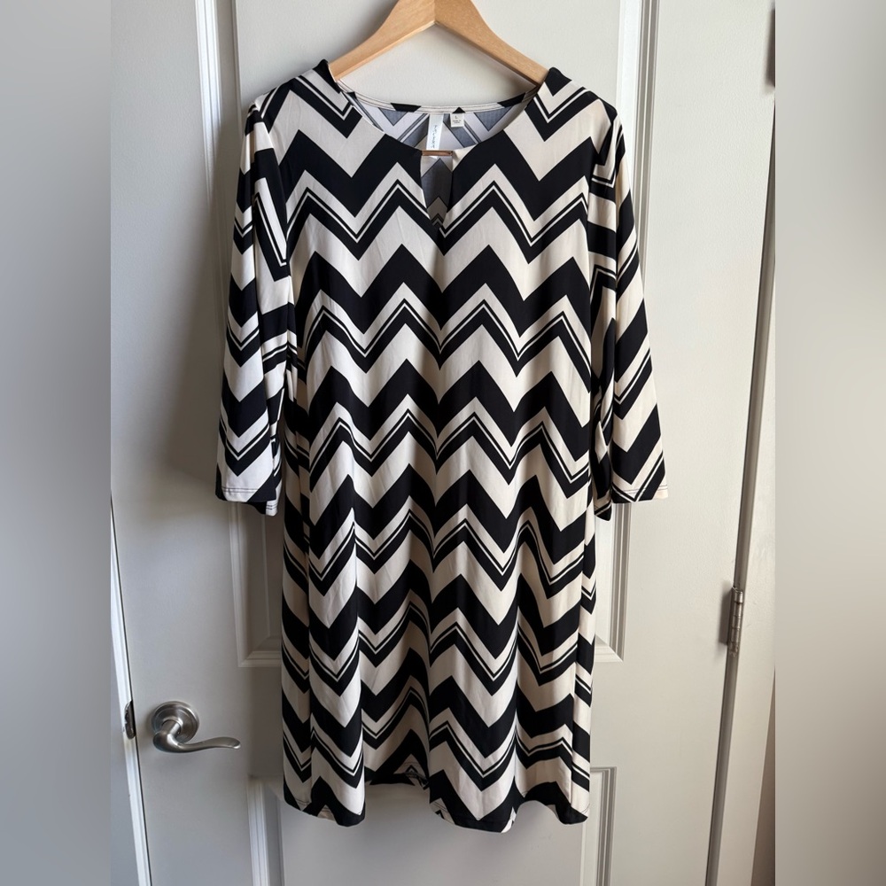 Tacera Black and Ivory Chevron Long Sleeve Midi Dress Size Large